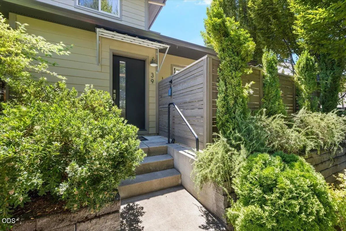 39 N Mountain Avenue, Ashland, OR 97520 - #1