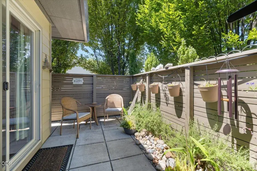 39 N Mountain Avenue, Ashland, OR 97520 - #3