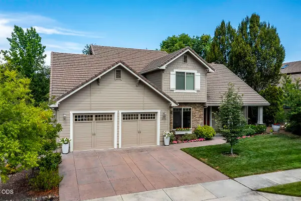 232 Island Pointe Drive, Medford, OR 97504