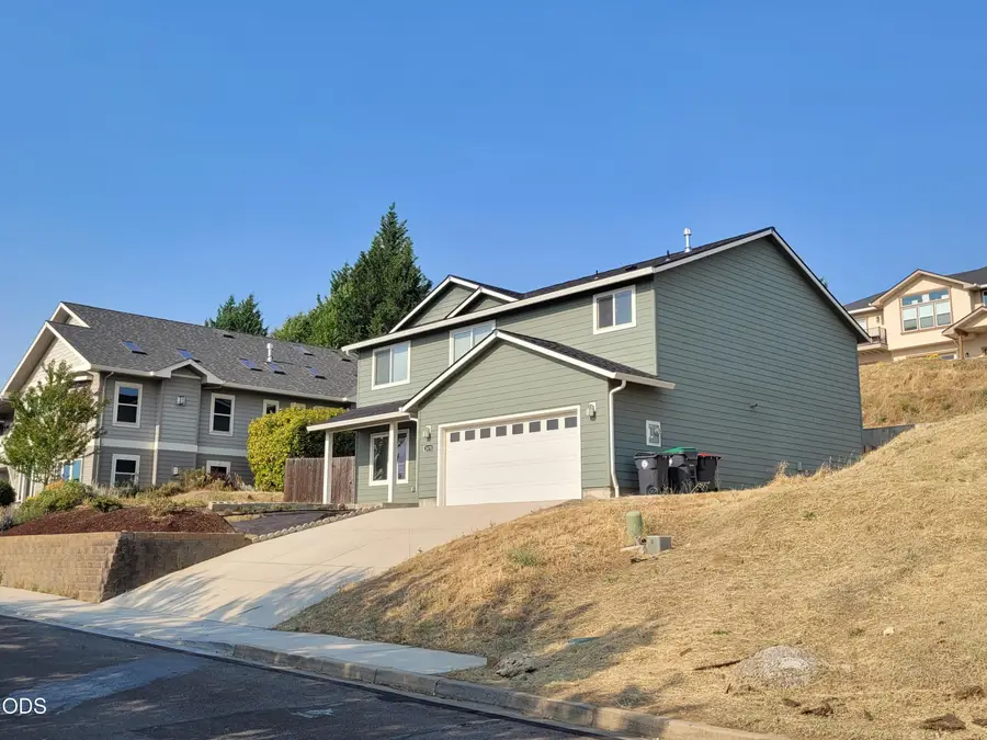 2470 Herrington Way, Medford, OR 97504 - #3