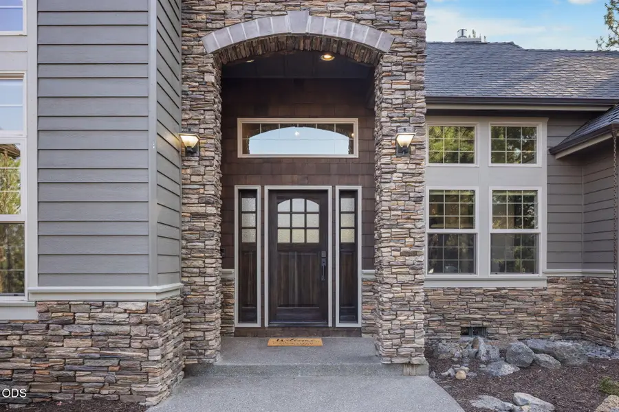 3193 NW Colonial Drive, Bend, OR 97703 - #2