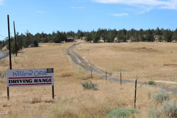 1120 SE Mctaggart Road, Madras, OR 97741