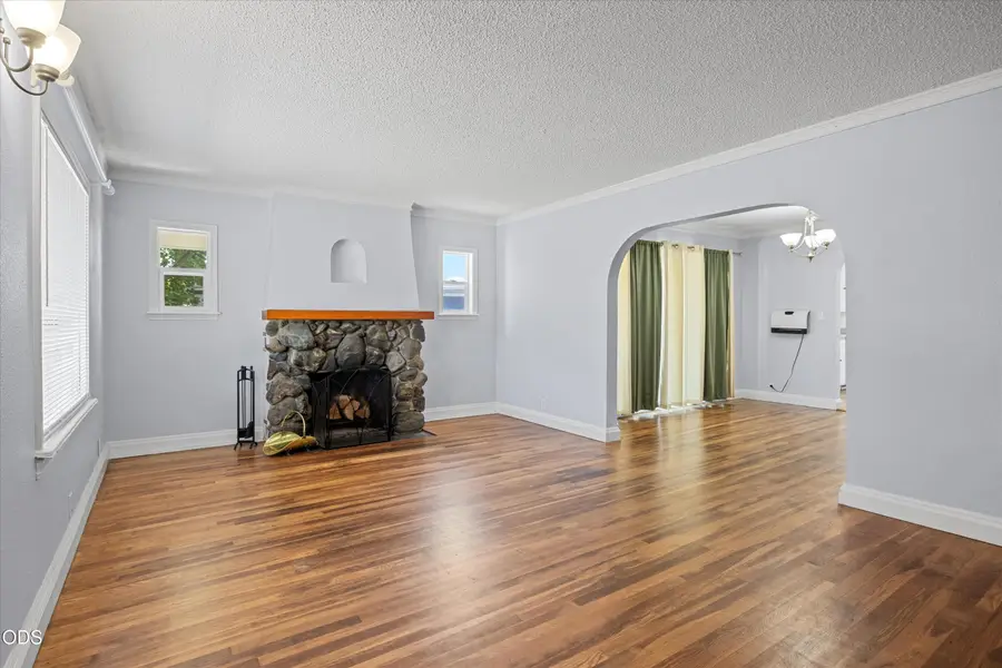 407 W Jackson Street, Medford, OR 97501 - #3
