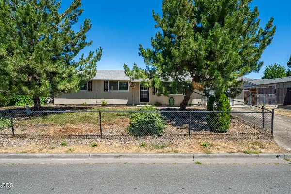 598 Laurel Street, Eagle Point, OR 97524