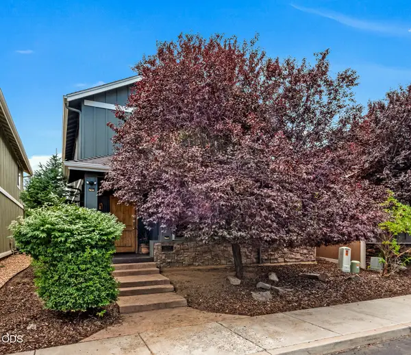 61390 Merriewood Court, Bend, OR 97702