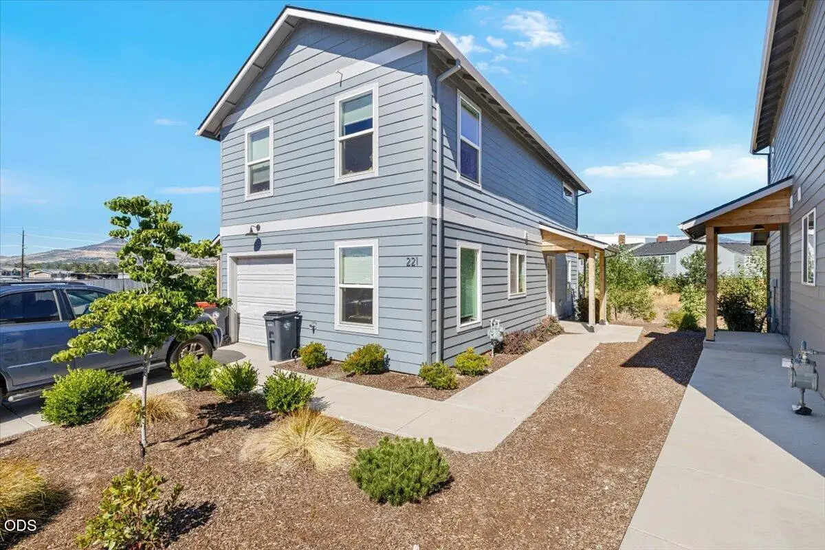 221 Dano Drive, Phoenix, OR 97535 - #1