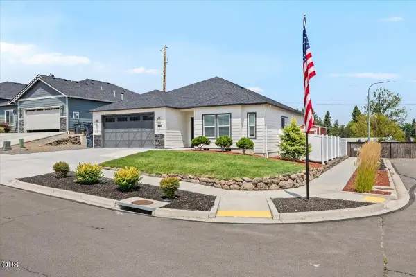608 Nobility Drive, Medford, OR 97501