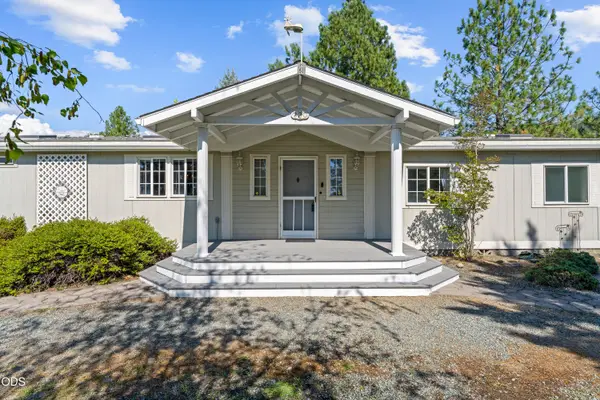 220 Burton Drive, Grants Pass, OR 97527