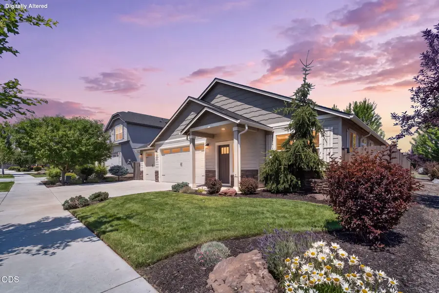 2511 NW Hemlock Way, Redmond, OR 97756 - #2