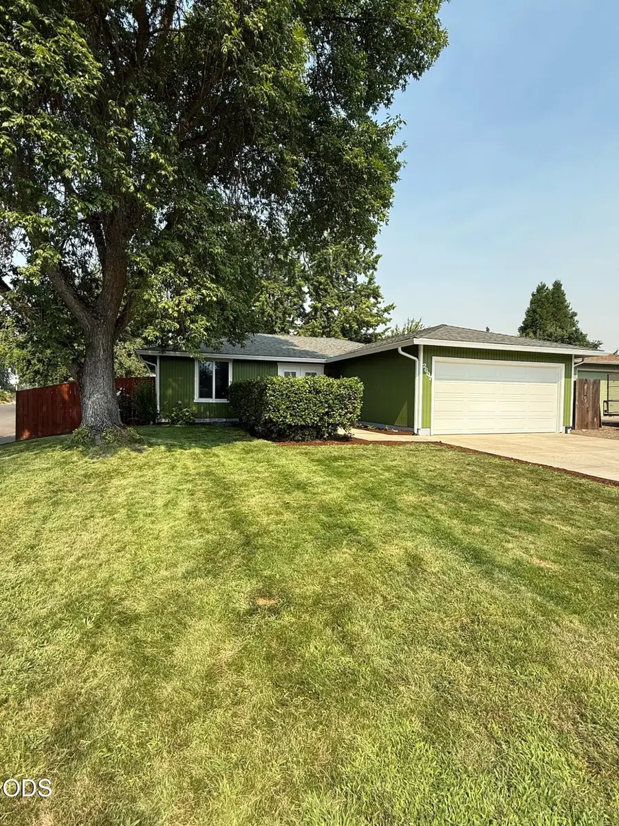 2607 Castle Circle, White City, OR 97503 - #2