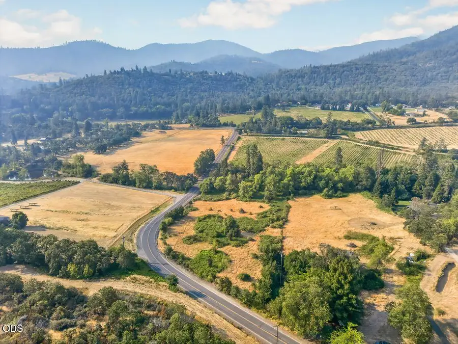 3545 Pioneer Road, Medford, OR 97501 - #3