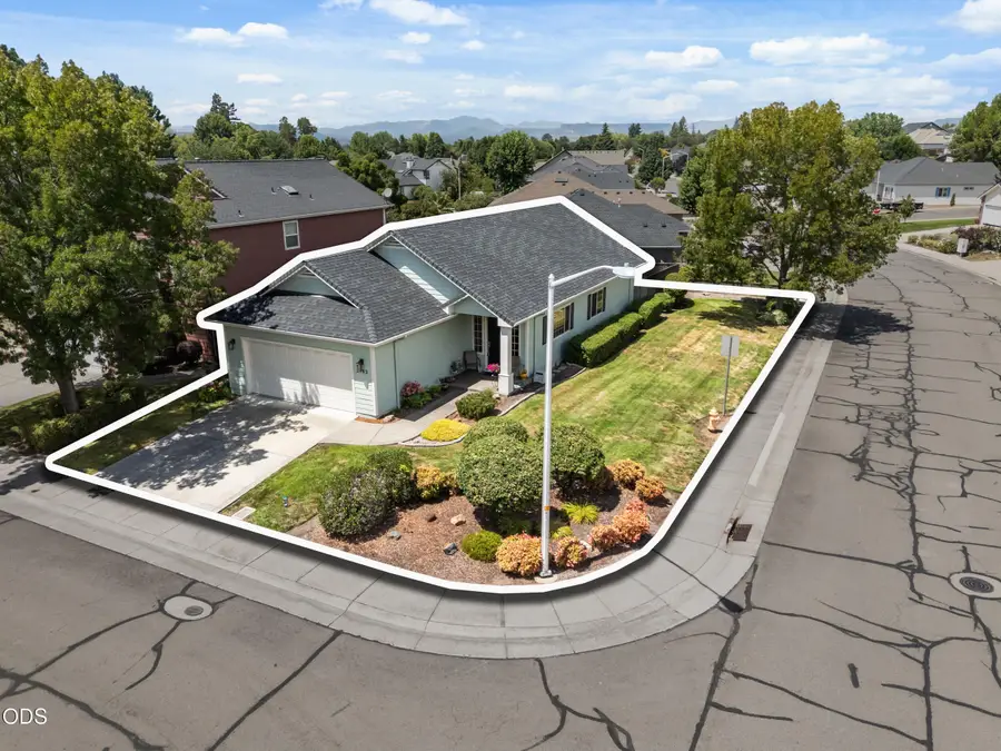 2783 Parkwood Village Lane, Central Point, OR 97502 - #2