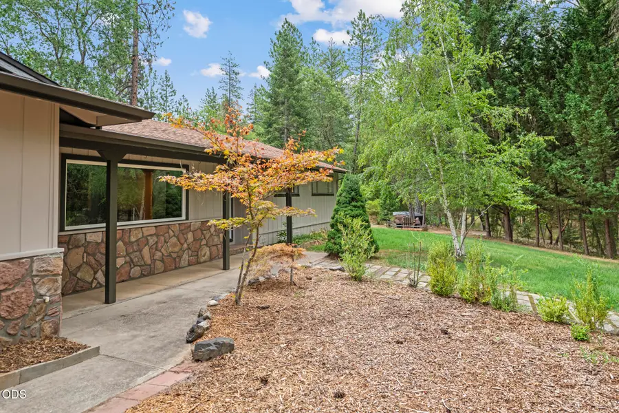 135 Rolling Hills Drive, Grants Pass, OR 97526 - #2