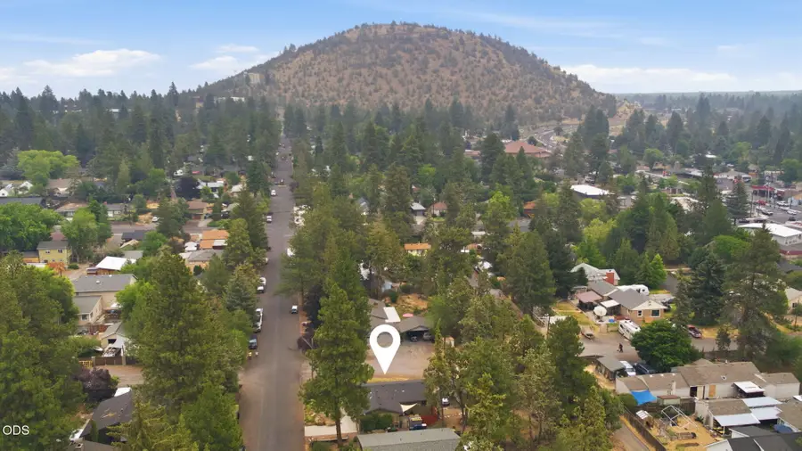 669 NE Lafayette Avenue, Bend, OR 97701 - #3