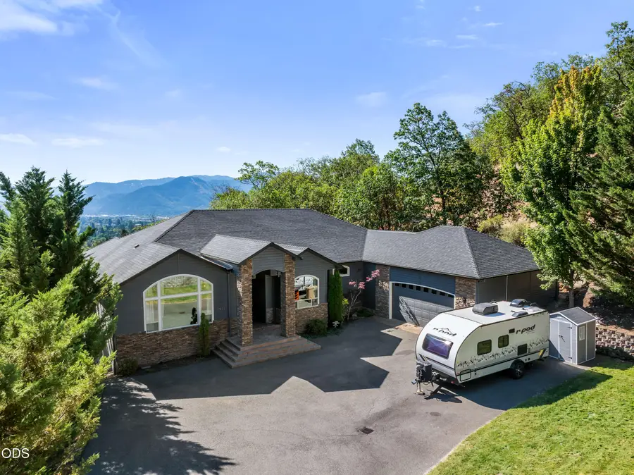 1921 NW Crown Street, Grants Pass, OR 97526 - #3