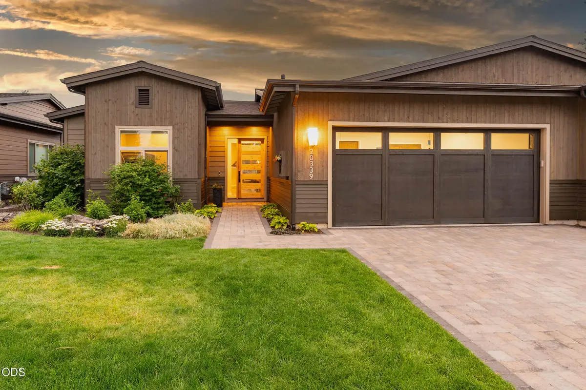 20339 SE Jack Benny Loop, Bend, OR 97702 - #1