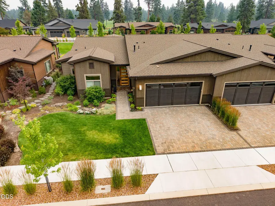 20339 SE Jack Benny Loop, Bend, OR 97702 - #2