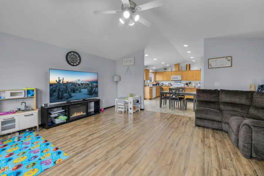 317 Center Ridge Drive, Culver, OR 97734 - #3