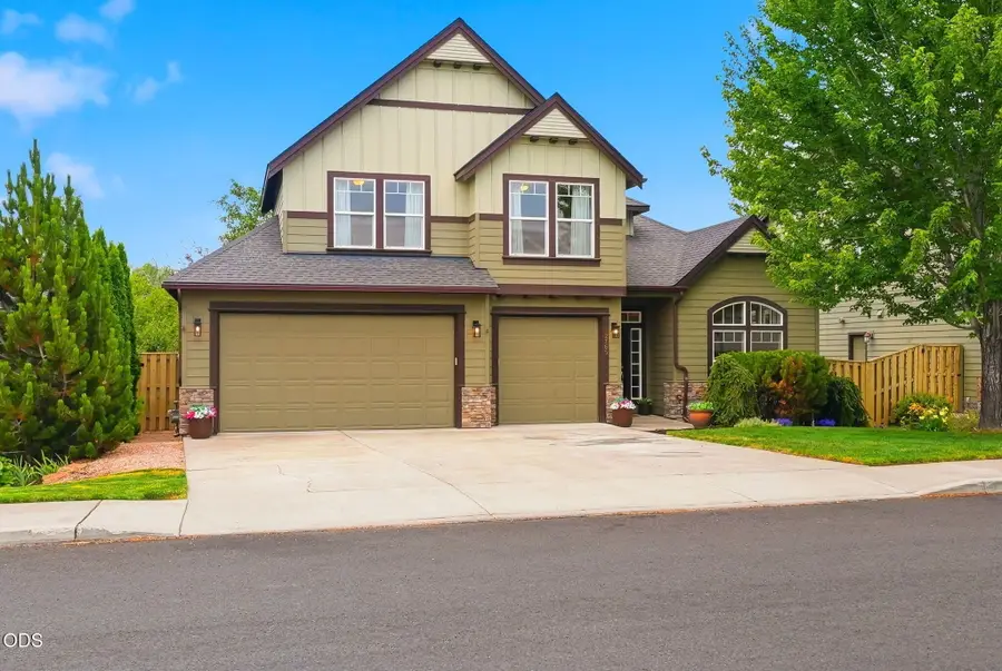 2765 SW 49th Street, Redmond, OR 97756 - #2