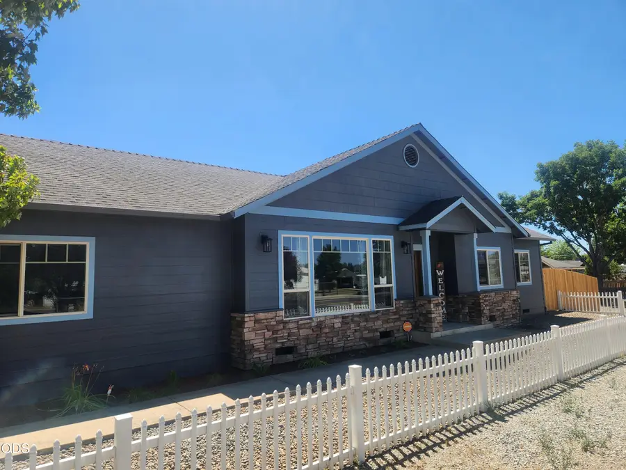 3806 Valley Meadows Drive, White City, OR 97503 - #2