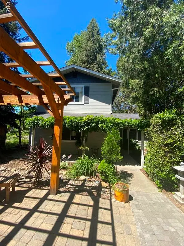 415 Berglund Street, Rogue River, OR 97537