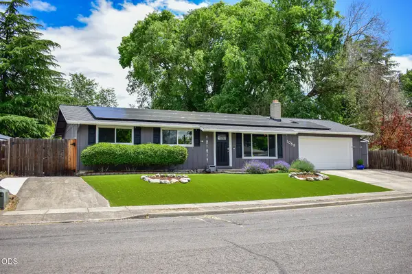 1088 N 5th Street, Central Point, OR 97502
