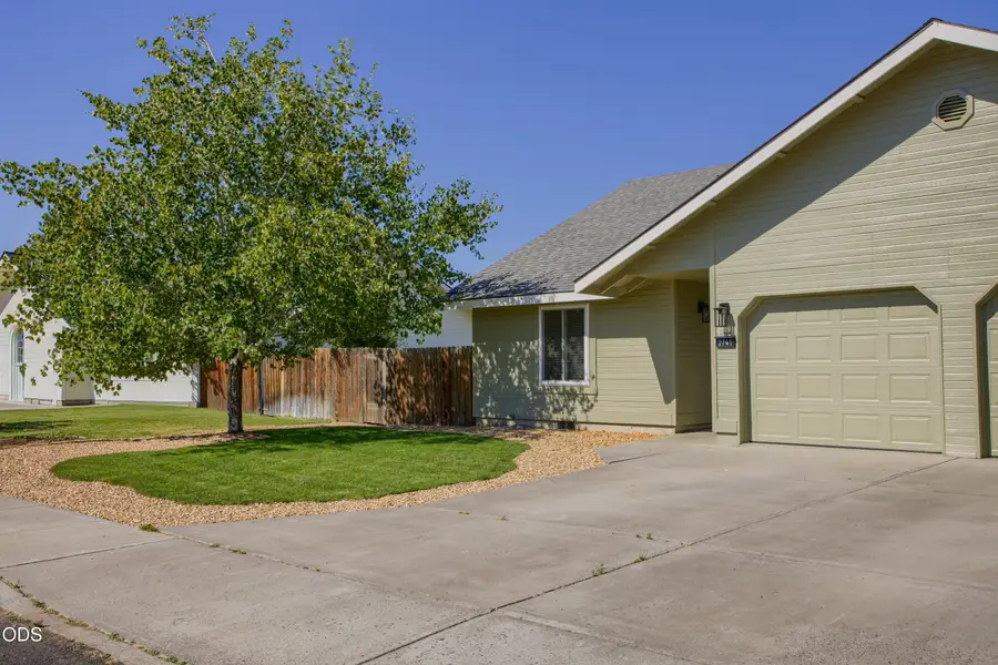 2741 SW 28th Street, Redmond, OR 97756 - #2