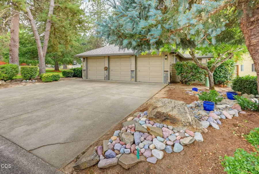 100 Twisted Pine Drive, Grants Pass, OR 97527 - #2