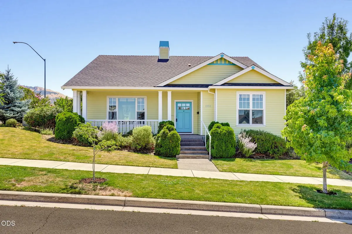 3832 Sherwood Park Drive, Medford, OR 97504 - #1