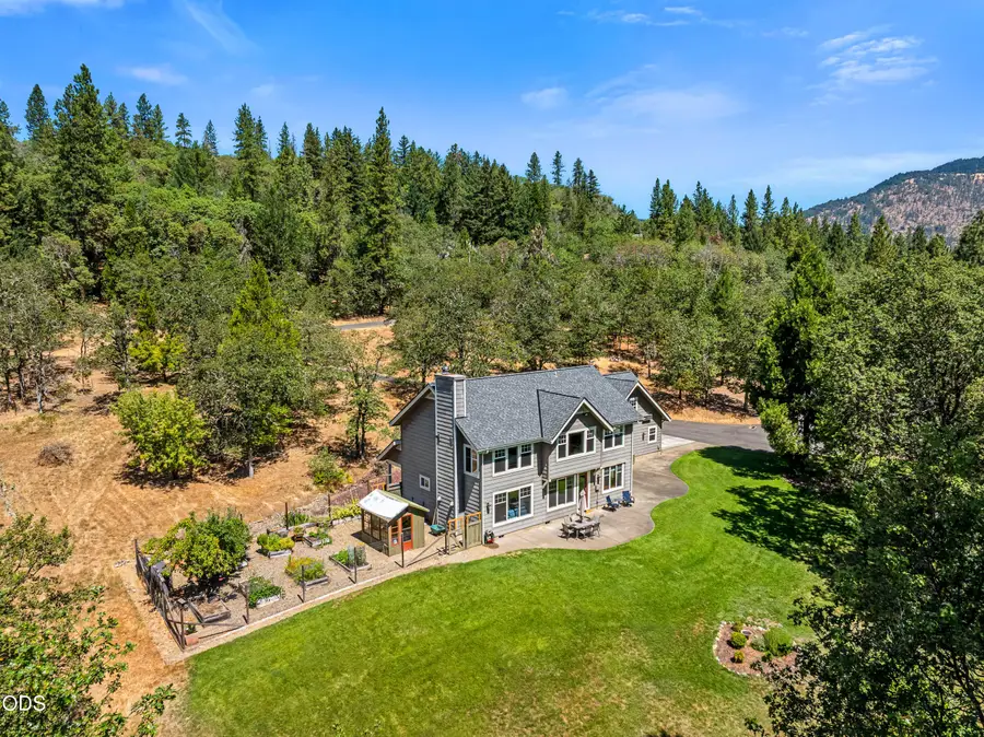 375 Mountain Paradise Drive, Grants Pass, OR 97526 - #2