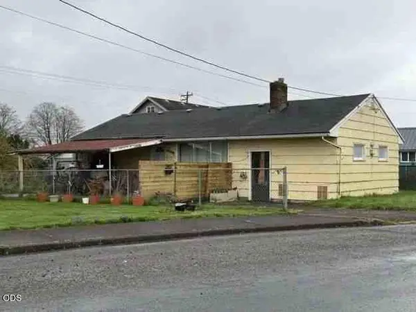 2407 10th Street, Tillamook, OR 97141
