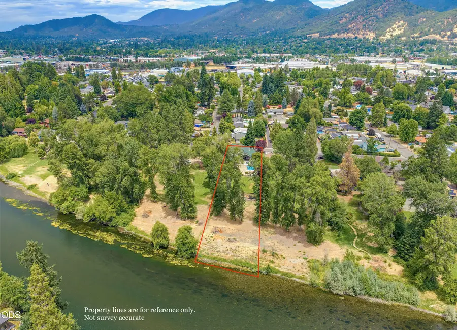 1099 SE Oriole Street, Grants Pass, OR 97526 - #2