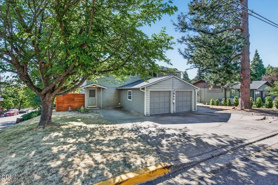 560 Scenic Drive, Ashland, OR 97520 - #2