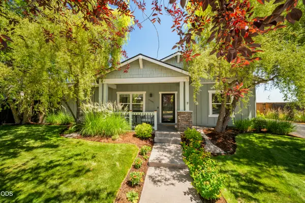 61242 Brookhollow Drive, Bend, OR 97702