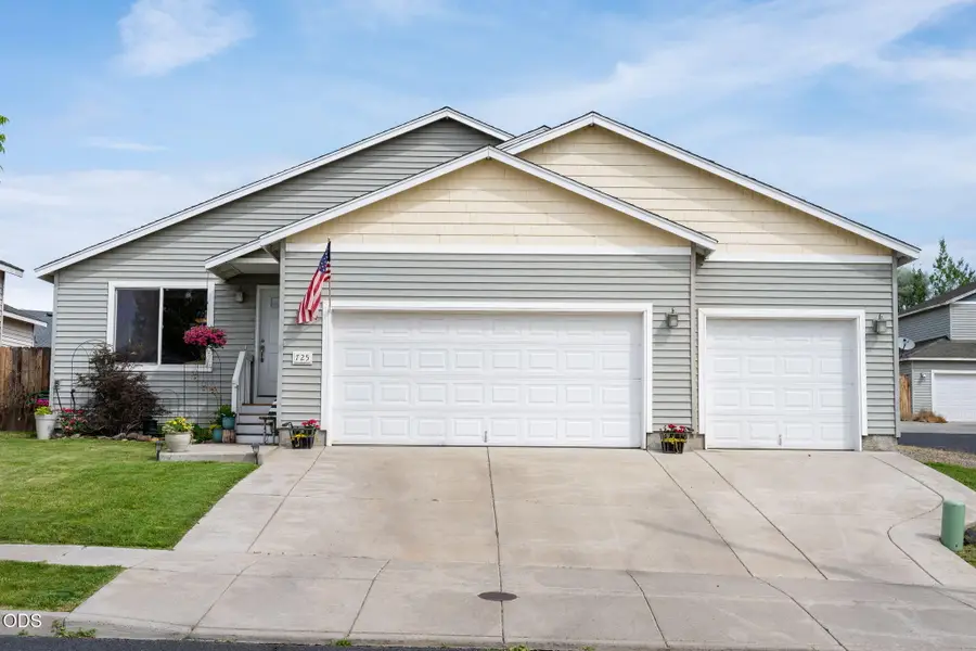 725 NE Robin Place, Prineville, OR 97754 - #2