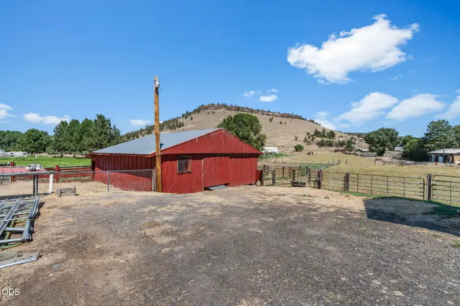 2185 SE Paulina Highway, Prineville, OR 97754 - #2
