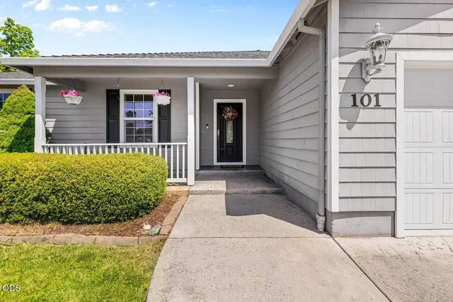 101 Aberdeen Lane, Eagle Point, OR 97524 - #2
