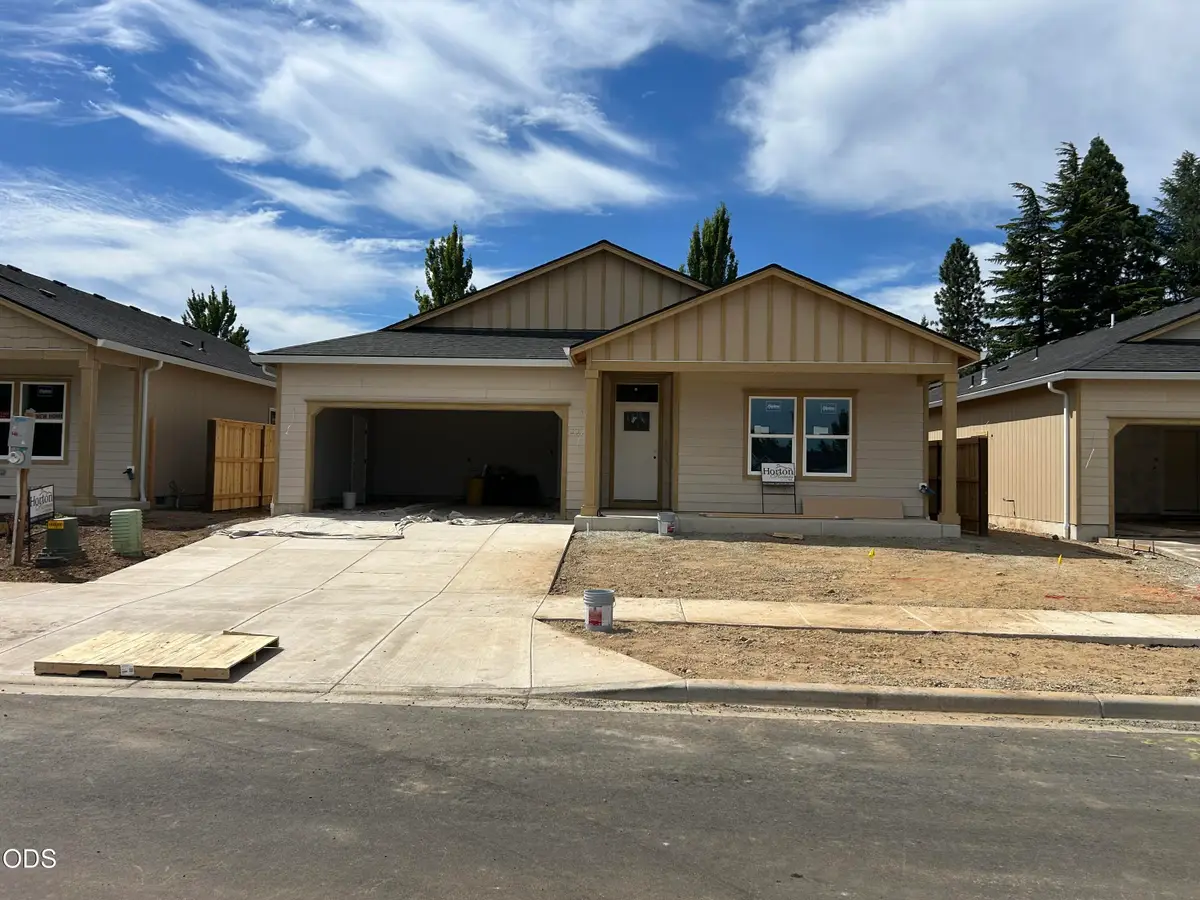 2223 Piazza Drive, Medford, OR 97501 - #1