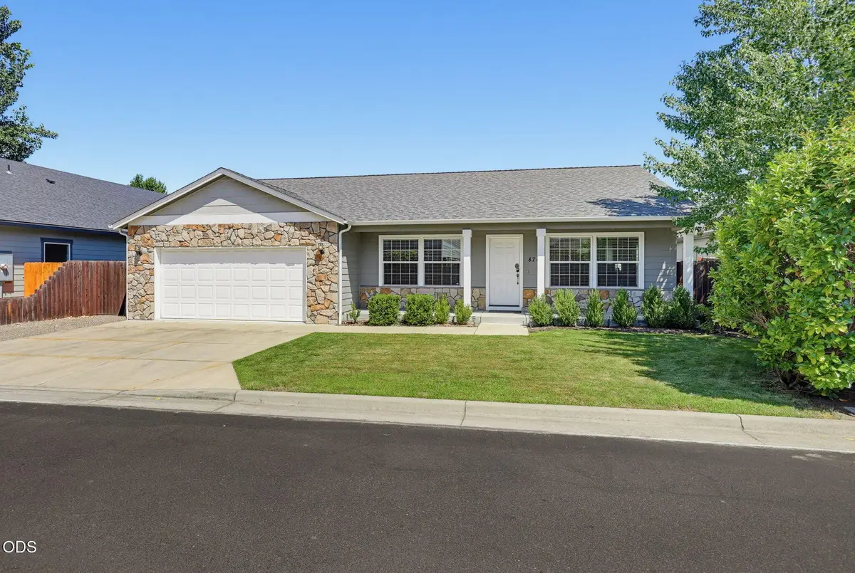876 Holley Way, Central Point, OR 97502 - #1