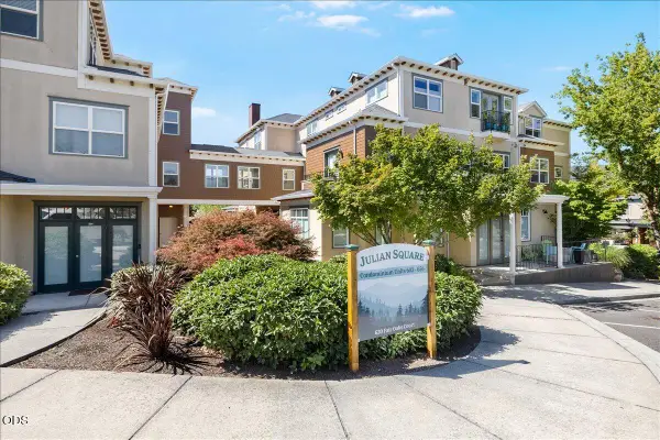 624 Fair Oaks Court, Ashland, OR 97520