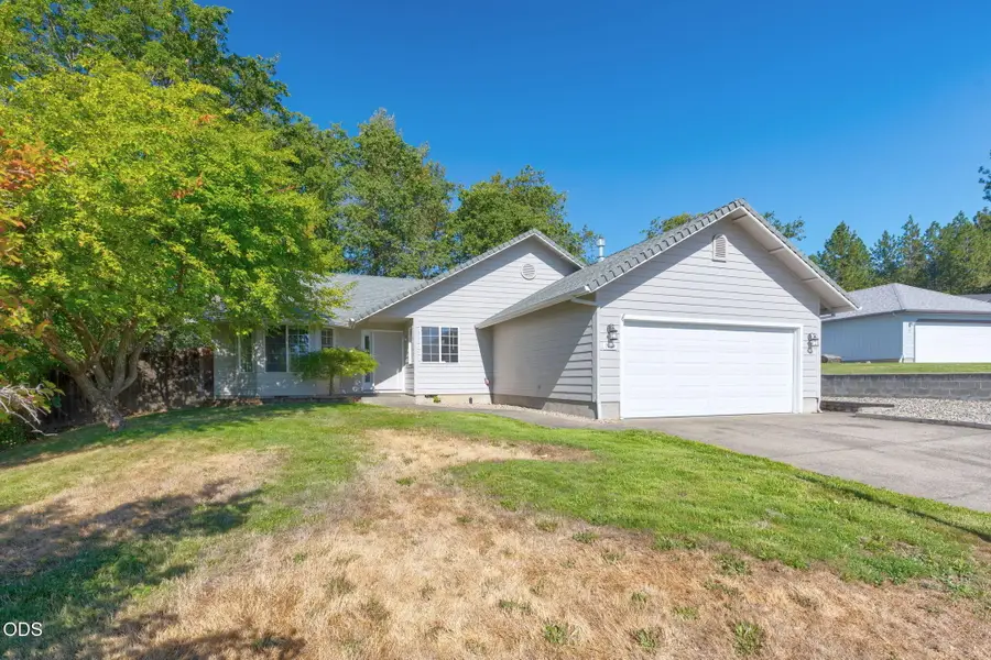26 SW Leonard Street, Grants Pass, OR 97526 - #3