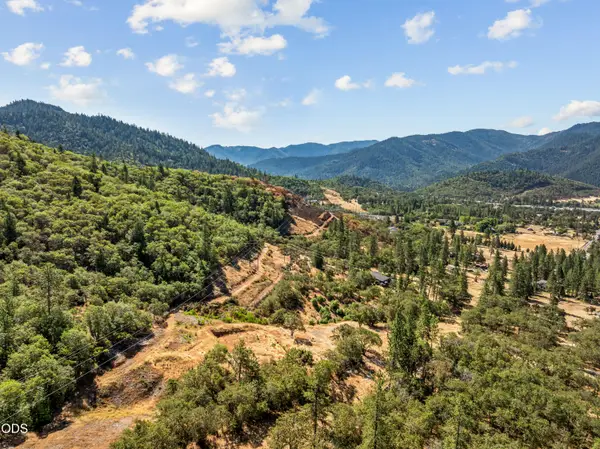 941 W Jones Creek Road, Grants Pass, OR 97526