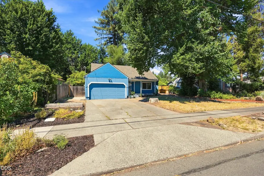 438 NE Flint Street, Grants Pass, OR 97526 - #3