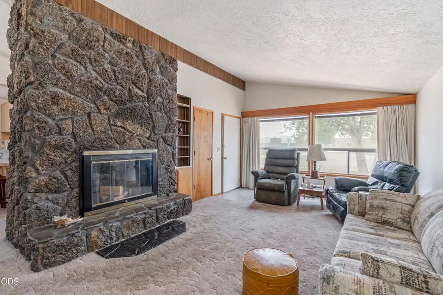 410 SE 10th Street, Madras, OR 97741 - #3