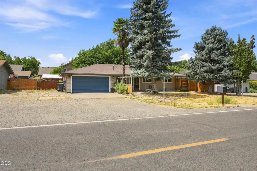 2372 Happy Valley Drive, Medford, OR 97501 - #2