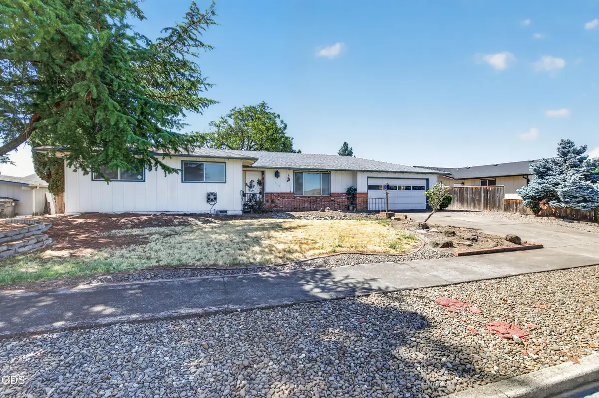 1734 Alcan Drive, Medford, OR 97504 - #1
