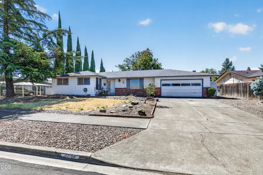 1734 Alcan Drive, Medford, OR 97504 - #2
