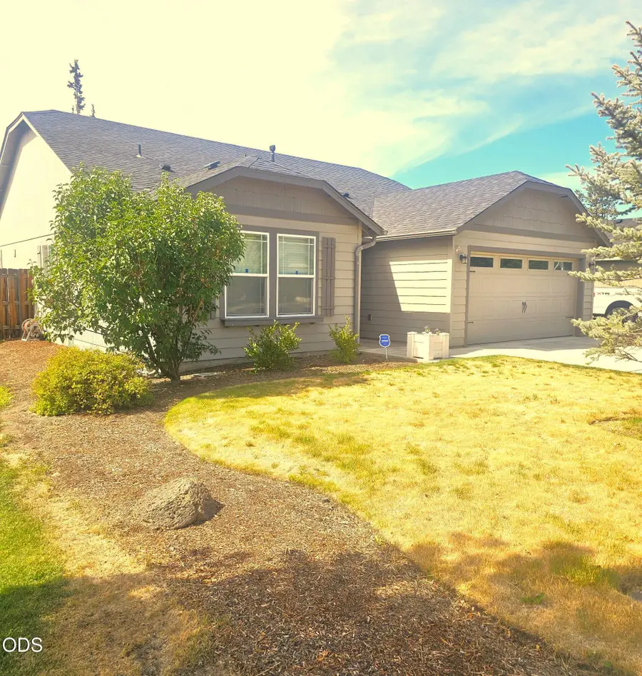 3176 SW Evergreen Avenue, Redmond, OR 97756 - #2