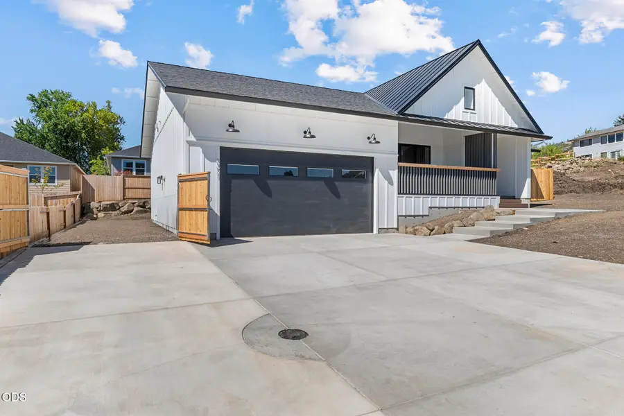 3371 Bryson Way, Medford, OR 97504 - #3