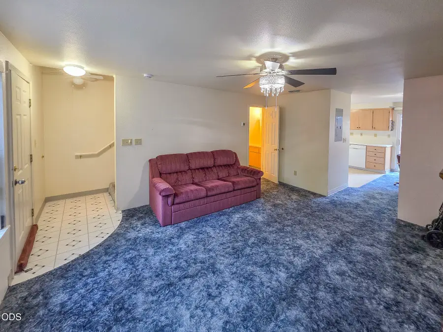 1800 Crater Lake Avenue #12, Medford, OR 97504 - #3